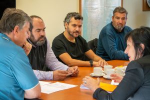 Vialidad Nacional entregó la escultura de Osvaldo Bayer a la provincia de Santa Cruz