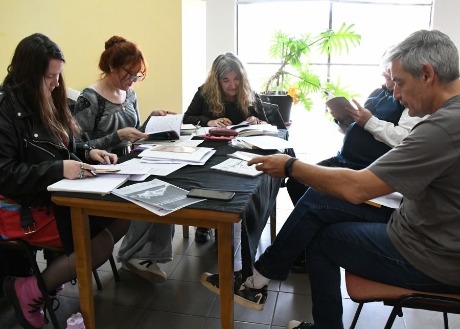 Santa Cruz seleccionó las obras literarias para la Feria Internacional del Libro 2025