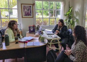 La ministra Cárdenas en Perito Moreno coordinó acciones con áreas de Discapacidad y Adultos Mayores