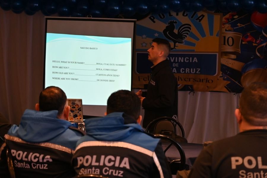 Se dio inicio a capacitación en inglés para personal de la Policía