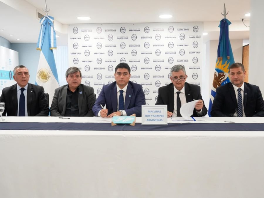 Leguizamón sobre la firma del memorándum con YPF : "Este es el día más importante en este primer año de gestión"