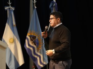 Vidal impulsa la exploración del 80% del Macizo del Deseado en el marco de la presentación de un nuevo programa de formación