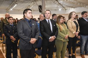 Vidal anunció la construcción de 120 viviendas para la Policía de Santa Cruz