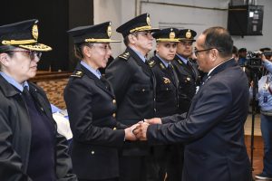 Vidal anunció la construcción de 120 viviendas para la Policía de Santa Cruz