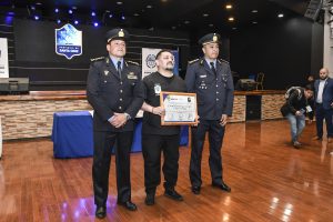 Vidal anunció la construcción de 120 viviendas para la Policía de Santa Cruz