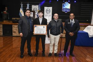Vidal anunció la construcción de 120 viviendas para la Policía de Santa Cruz