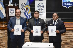 Vidal anunció la construcción de 120 viviendas para la Policía de Santa Cruz