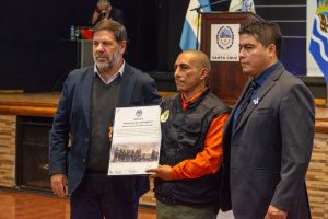 Claudio Vidal reconoció a los brigadistas santacruceños por su labor en incendios forestales