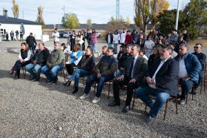 El Gobierno de Santa Cruz y el RENATRE inauguraron la plaza de juegos de la Escuela Rural N° 26 de Las Vegas