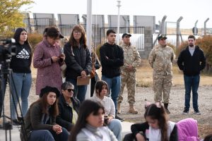 El Gobierno de Santa Cruz y el RENATRE inauguraron la plaza de juegos de la Escuela Rural N° 26 de Las Vegas
