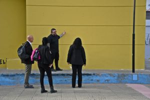 Iniciaron el emplazamiento de la escultura de Osvaldo Bayer en el Paseo de la Memoria de Río Gallegos