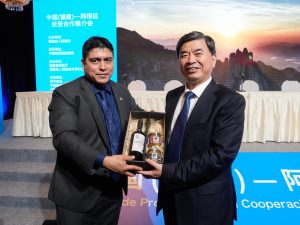 Claudio Vidal presentó el potencial productivo de Santa Cruz en un encuentro con autoridades y empresarios chinos