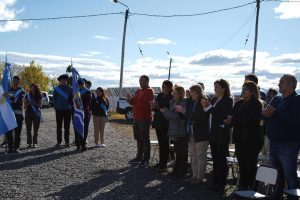 El Gobierno de Santa Cruz inauguró una cancha en la Escuela Rural de Fuentes Del Coyle