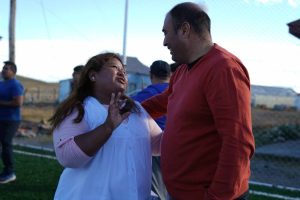 El Gobierno de Santa Cruz inauguró una cancha en la Escuela Rural de Fuentes Del Coyle