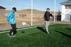 El Gobierno de Santa Cruz inauguró una cancha en la Escuela Rural de Fuentes Del Coyle