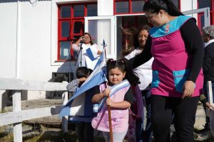 El Gobierno de Santa Cruz inauguró una cancha en la Escuela Rural de Fuentes Del Coyle