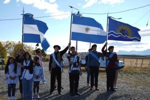 El Gobierno de Santa Cruz inauguró una cancha en la Escuela Rural de Fuentes Del Coyle