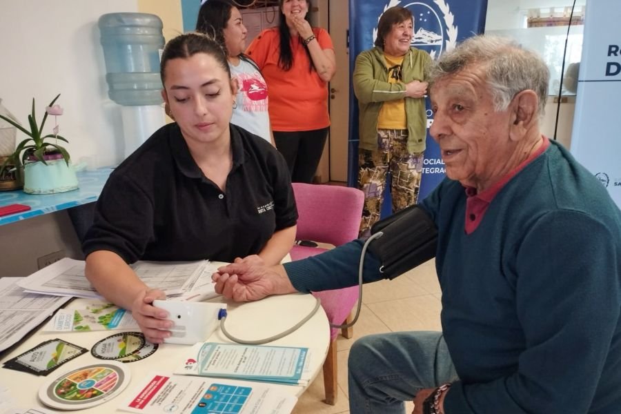 Exitosa jornada de vacunación antigripal en centro “Recuerdos Compartidos”