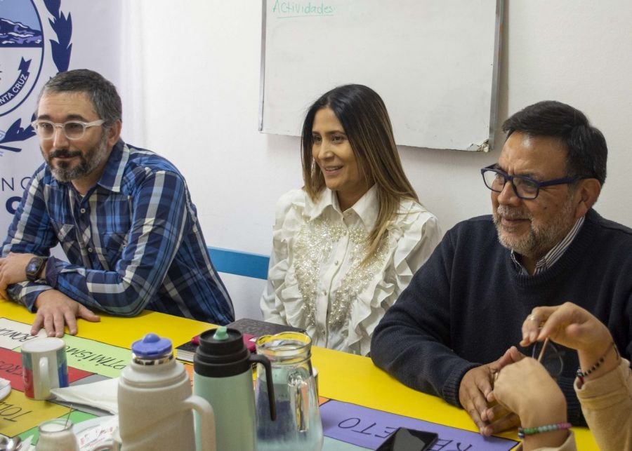 Se firmaron convenios para proyectos que fortalecen las infancias de Puerto Santa Cruz y Gobernador Gregores