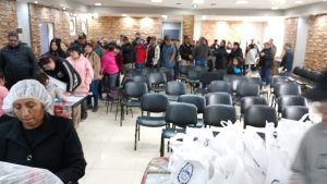 Brizuela destacó el operativo solidario de entrega de merluza en la Cuenca