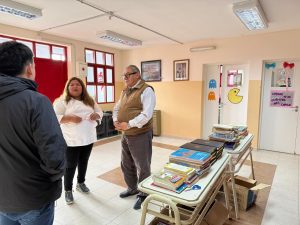 Entregaron libros a escuelas rurales de Santa Cruz