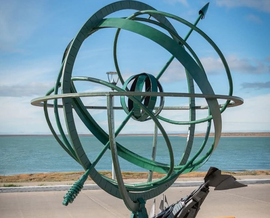 Puerto San Julián celebró el astroturismo con la inauguración del Monumento a la Esfera Armilar