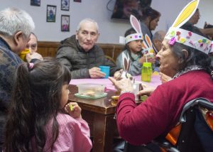 Los Adultos Mayores del Zumalacarregui celebraron Pascua junto al Jardín N° 1
