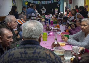 Los Adultos Mayores del Zumalacarregui celebraron Pascua junto al Jardín N° 1