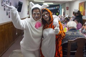 Los Adultos Mayores del Zumalacarregui celebraron Pascua junto al Jardín N° 1