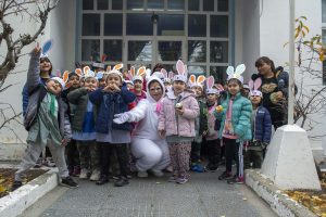 Los Adultos Mayores del Zumalacarregui celebraron Pascua junto al Jardín N° 1