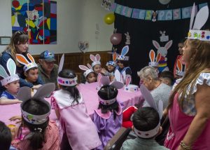 Los Adultos Mayores del Zumalacarregui celebraron Pascua junto al Jardín N° 1