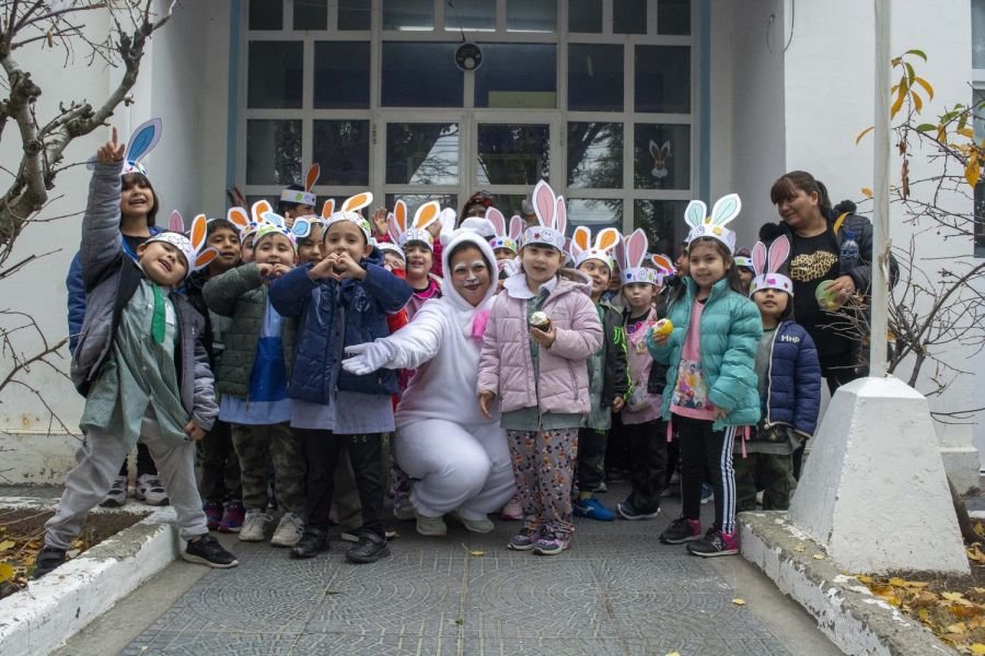 Los Adultos Mayores del Zumalacarregui celebraron Pascua junto al Jardín N° 1
