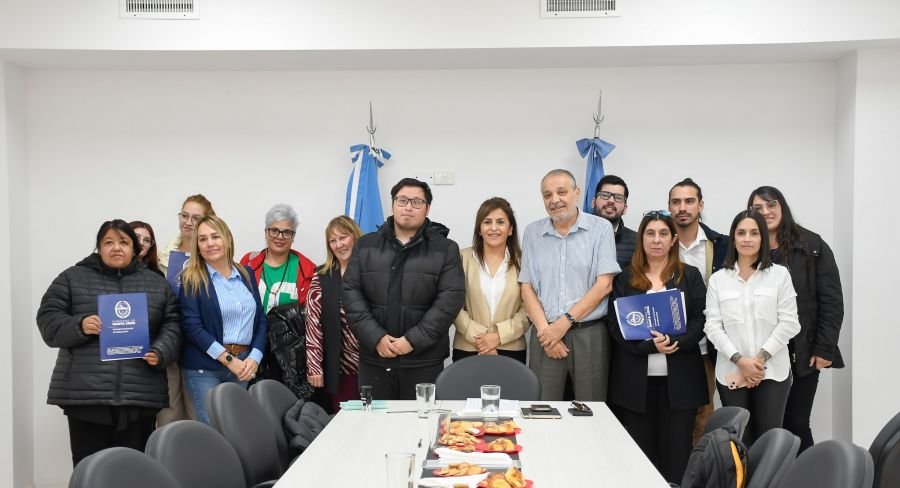 Se firmaron contratos de Servicio de Limpieza con distintas cooperativas de la provincia