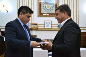 Gustavo Martínez asume como representante del Poder Ejecutivo en el Banco Santa Cruz