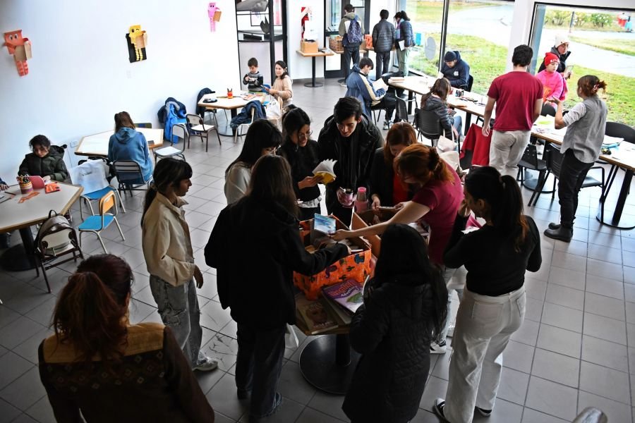 Importante participación en “Suelta de Libros” de la Biblioteca Provincial Juan Hilarión Lenzi