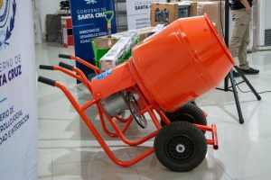 El Gobierno Provincial entregó insumos y herramientas a emprendedores santacruceños