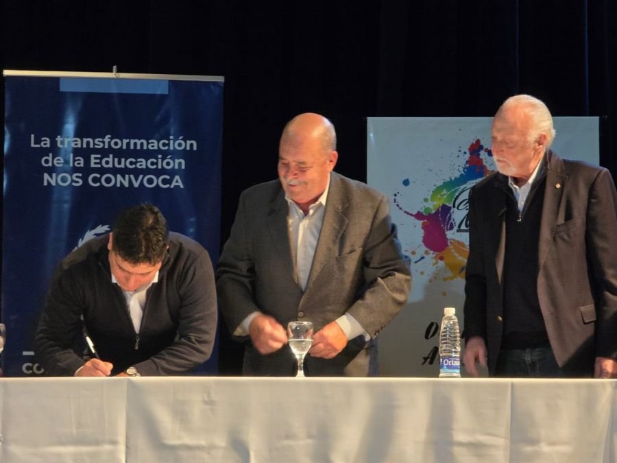 Se realizó el Acto de la Firma de Convenio por la construcción y finalización de la obra del edificio CPES N°43