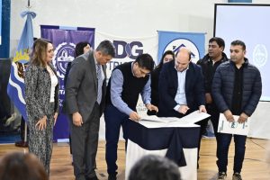 En un día emblemático el Gobernador anuncia obras para las localidades