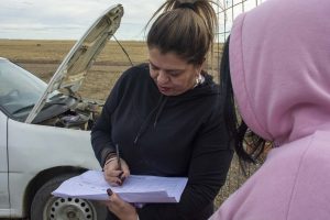 Plan Invernal 2025: El Gobierno de Santa Cruz comenzó con el reparto de leña