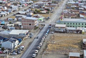 Plan Invernal 2025: El Gobierno de Santa Cruz comenzó con el reparto de leña