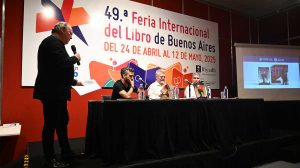 Se realizó el Dia de Santa Cruz en la Feria del Libro