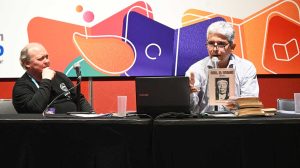 Se realizó el Dia de Santa Cruz en la Feria del Libro