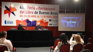Se realizó el Dia de Santa Cruz en la Feria del Libro