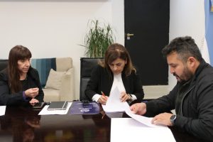 Se firmó un convenio que garantiza la estabilidad laboral a más de 180 familias