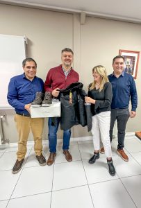 Entregan indumentaria de trabajo para personal del Ministerio de Energía y Minería