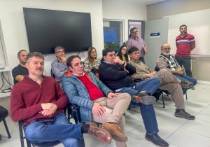 Entregan indumentaria de trabajo para personal del Ministerio de Energía y Minería