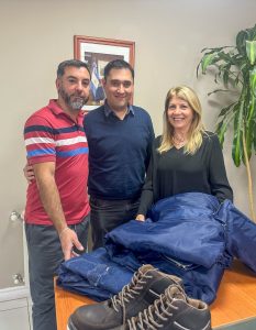 Entregan indumentaria de trabajo para personal del Ministerio de Energía y Minería