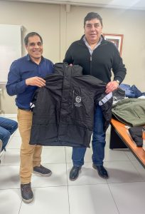 Entregan indumentaria de trabajo para personal del Ministerio de Energía y Minería