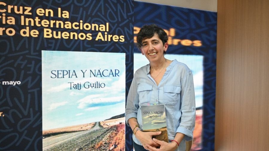 Santa Cruz presentó obras literarias en la Feria Internacional del Libro