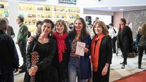 Andrea Lorenzo presentó su primer poemario en la Feria Internacional del Libro